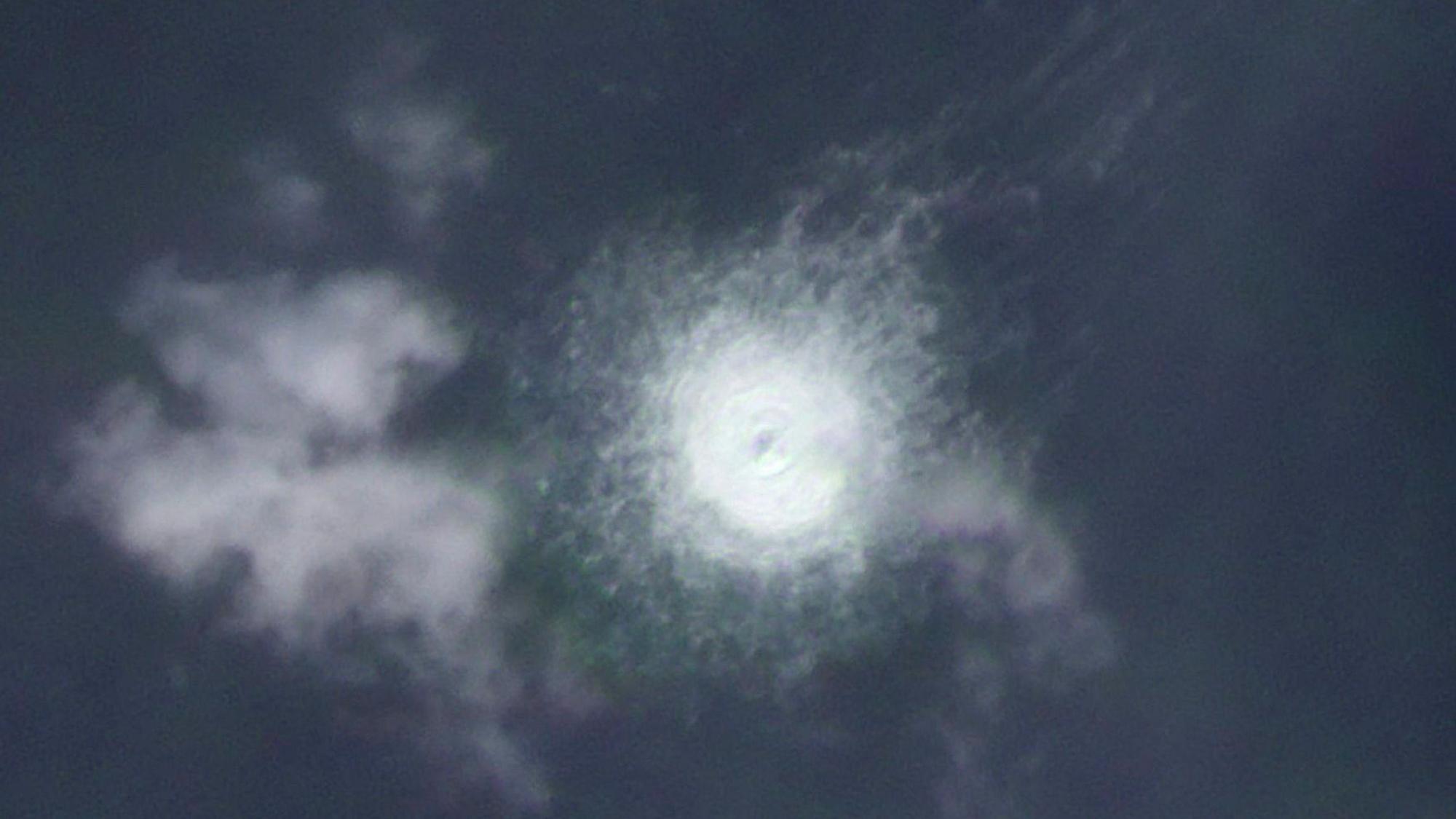 Südöstlich der dänischen Ferieninsel Bornholm tritt am 26. September Gas aus, nachdem die Pipeline mutmaßlich sabotiert worden war. Das Satellitenfoto von Planet Labs LBC zeigt den großflächigen Austritt im Meer.