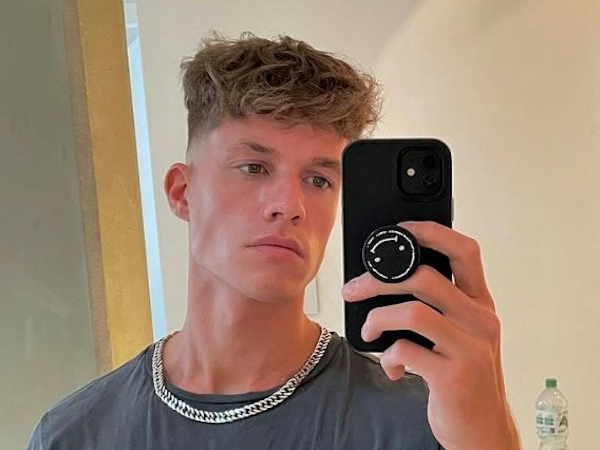 Luca Scharpenberg, besser bekannt als „laserluca“, gibt die Trennung von seiner Freundin Payton Ramolla bekannt. Das Foto hat er am 17. Oktober 2021 auf Instagram gepostet.