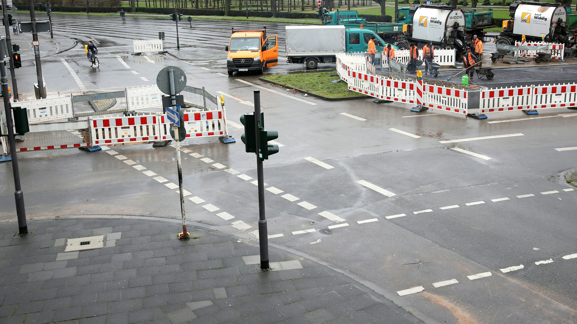 Der Kreuzungsbereich Innere Kanalstraße / Krefelder Straße (Foto vom 5. März 2020). Hier passierte der Unfall – die beteiligte Radfahrerin ist am Montagabend (26. September 2022) gestorben.