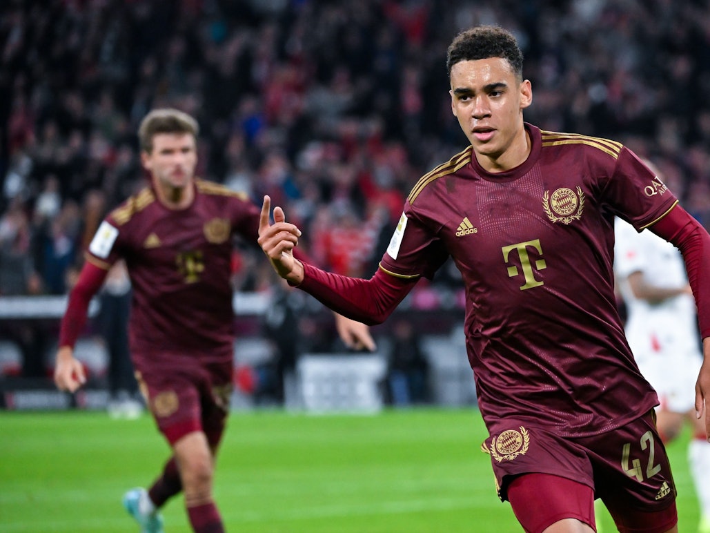 Jamal Musiala von München jubelt über sein Tor zum 2:0.
