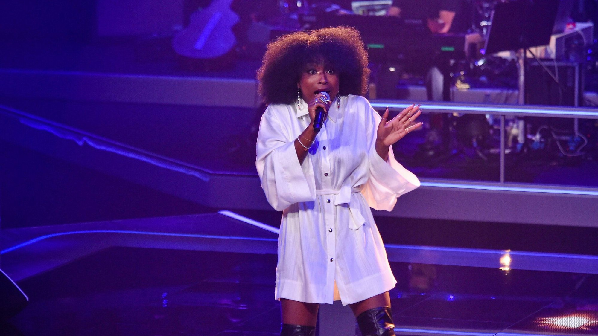 Sarah Alawuru während ihrer Performance auf der „The Voice of Germany“-Bühne.
