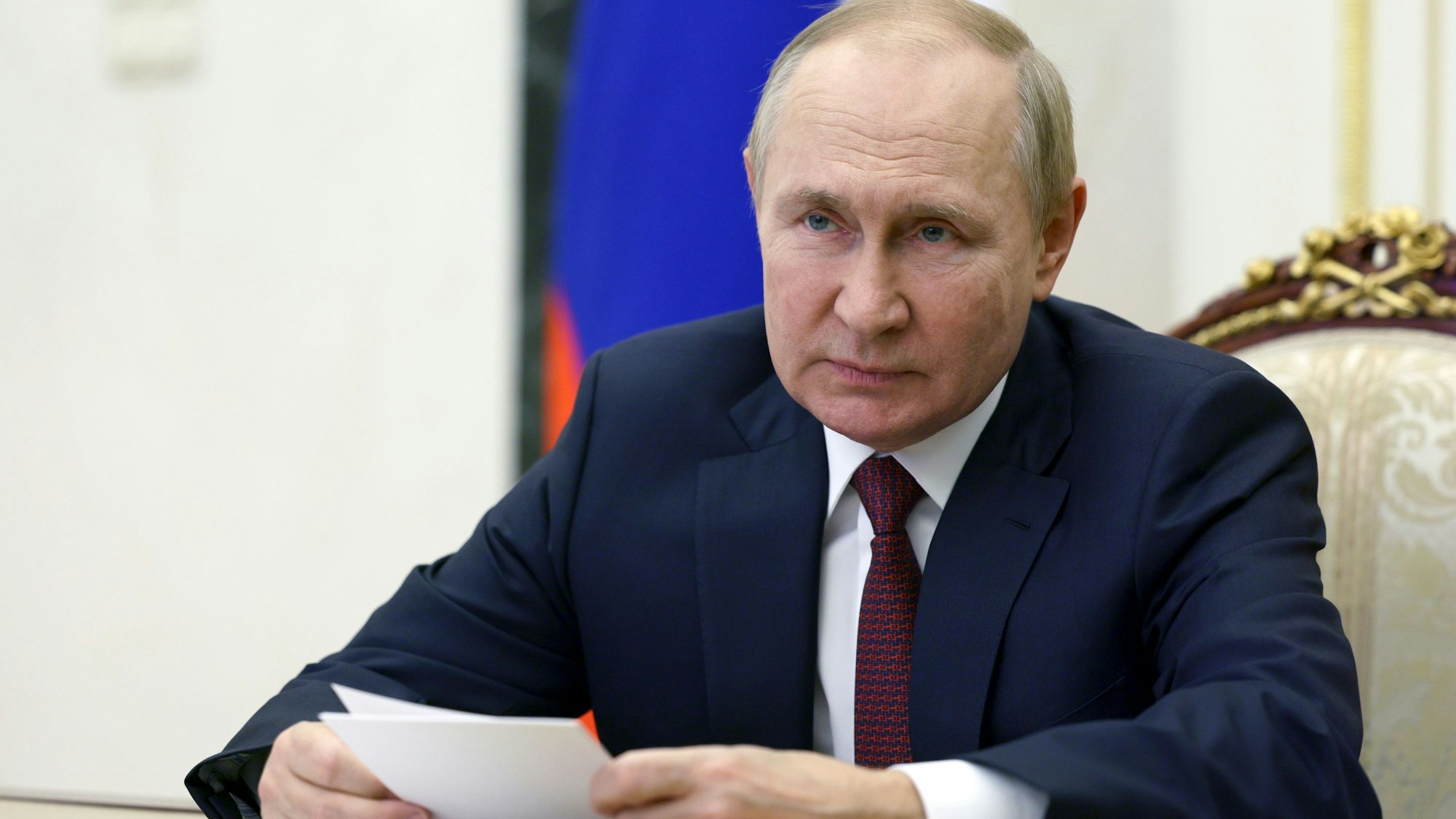 Das von der staatlichen russischen Nachrichtenagentur Sputnik via AP veröffentlichte Bild zeigt Wladimir Putin, Präsident von Russland, bei einem Treffen mit den Delegationsleitern der 18. Konferenz.