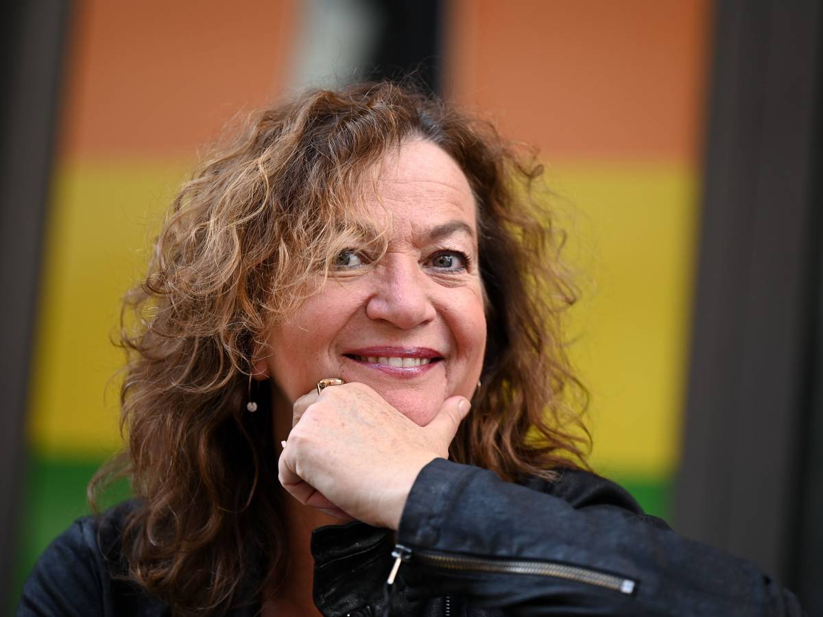 Die Frankfurter Filmemacherin Regisseurin Annette Ernst nimmt an einem Foto-Shooting teil.