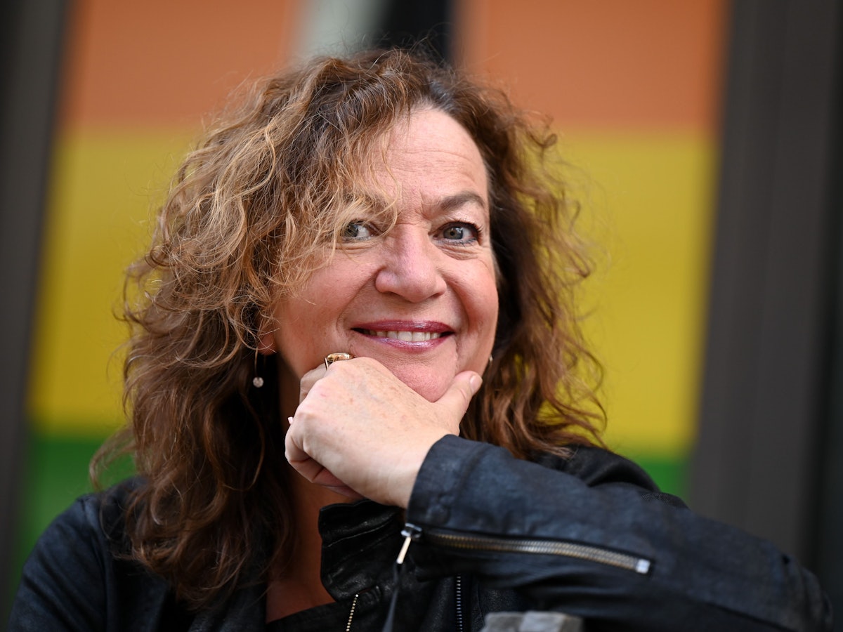 Die Frankfurter Filmemacherin Regisseurin Annette Ernst nimmt an einem Foto-Shooting teil.