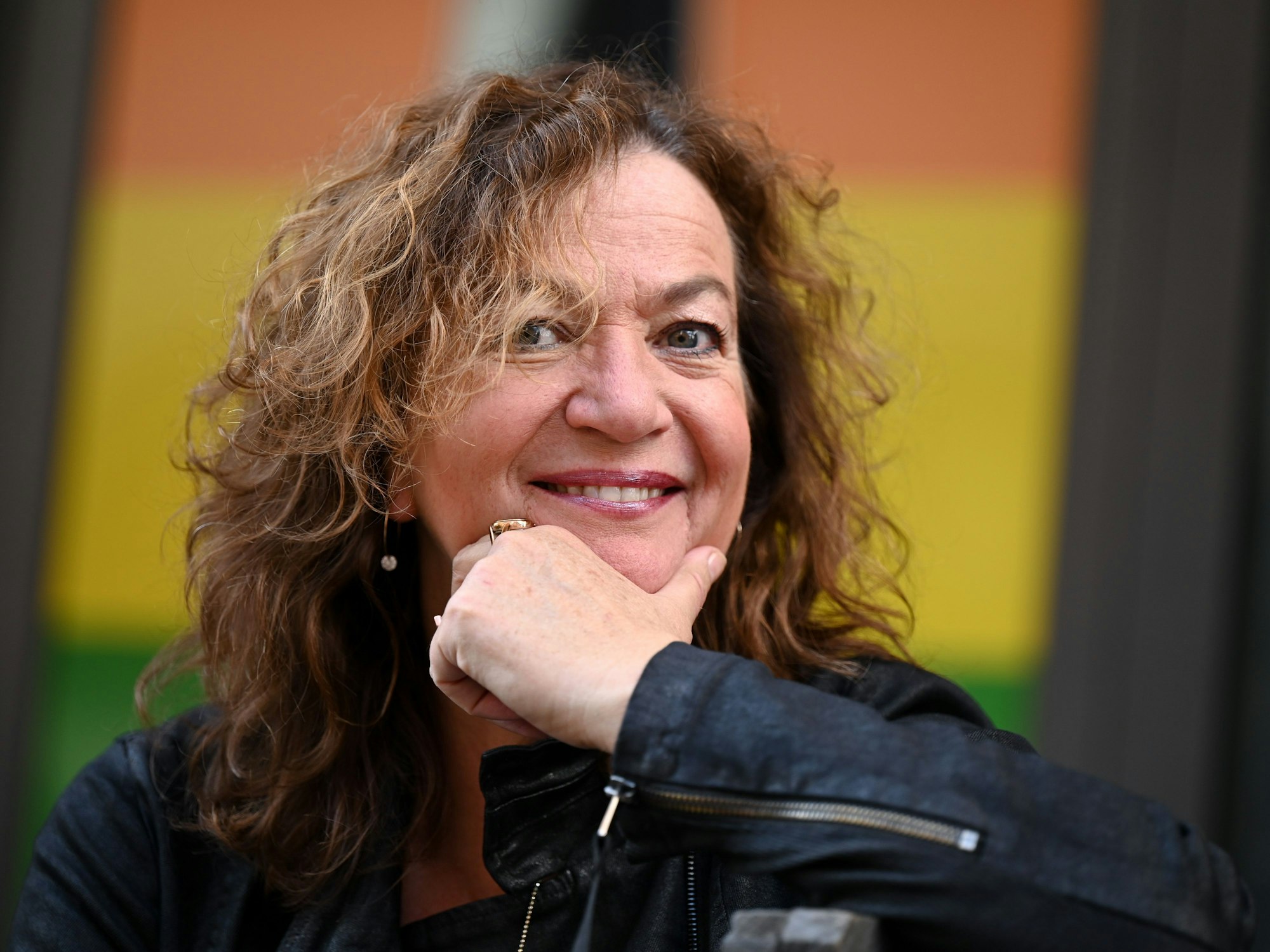 Die Frankfurter Filmemacherin Regisseurin Annette Ernst nimmt an einem Foto-Shooting teil.