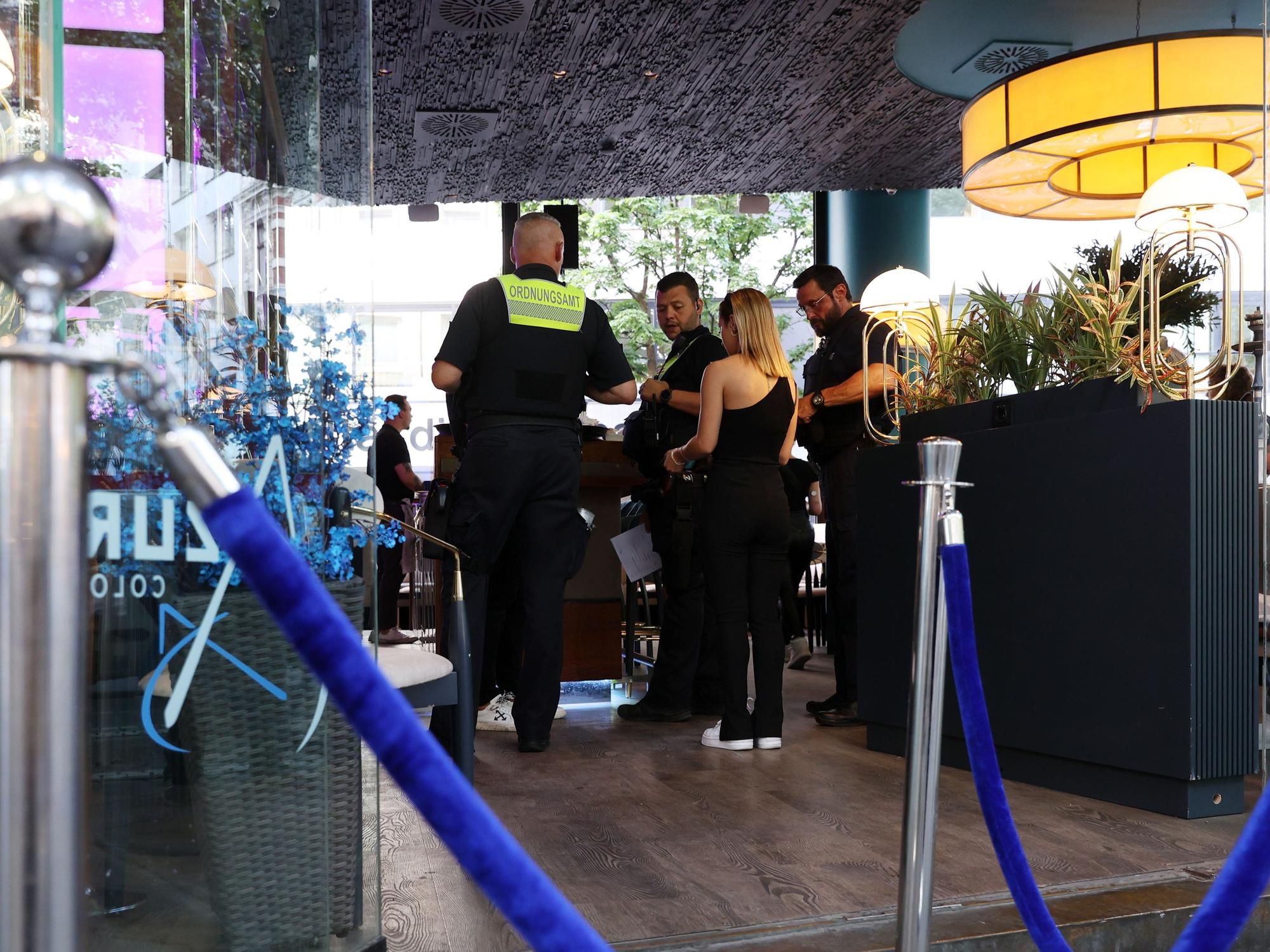 Das Ordnungsamt kontrolliert die Shisha-Bar Azure.