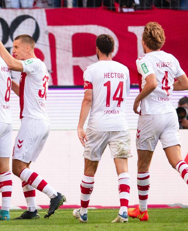 Dejan Ljubicic (l.) bejubelte sein 3:1 gegen Borussia Dortmund am Samstag (1. Oktober 2022) mit seine Teamkollegen.