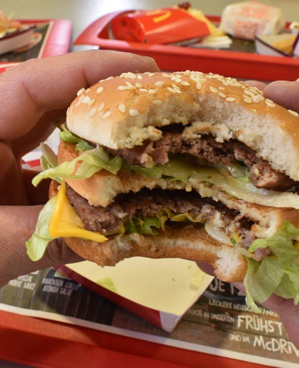 Ein abgebissener Big Mac von McDonald's