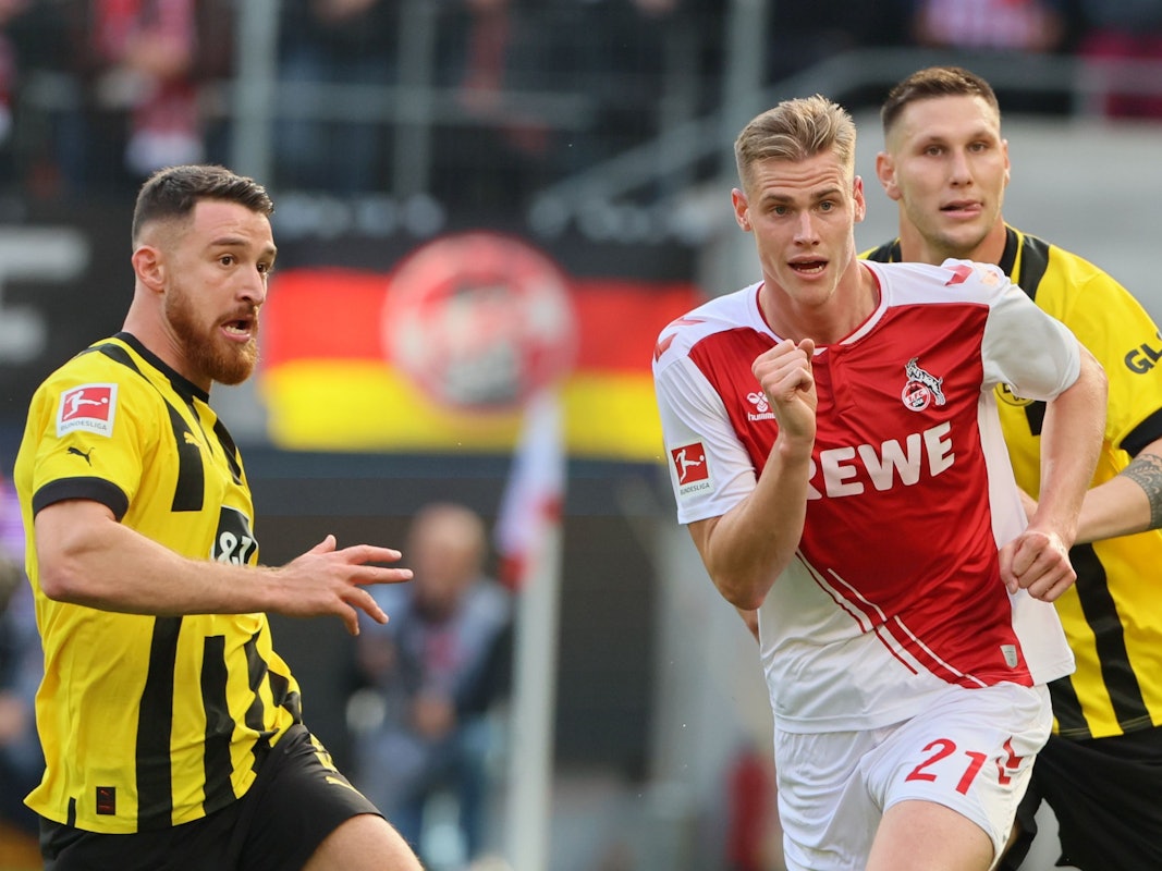 Steffen Tigges (M.) traf am Samstag (1. Oktober 2022) für den 1. FC Köln gegen Borussia Dortmund um Salih Özcan (l.) und Niklas Süle.