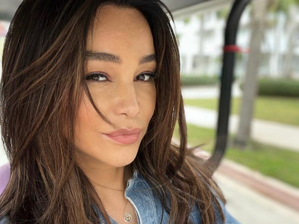 Verona Pooth schaut in die Kamera.