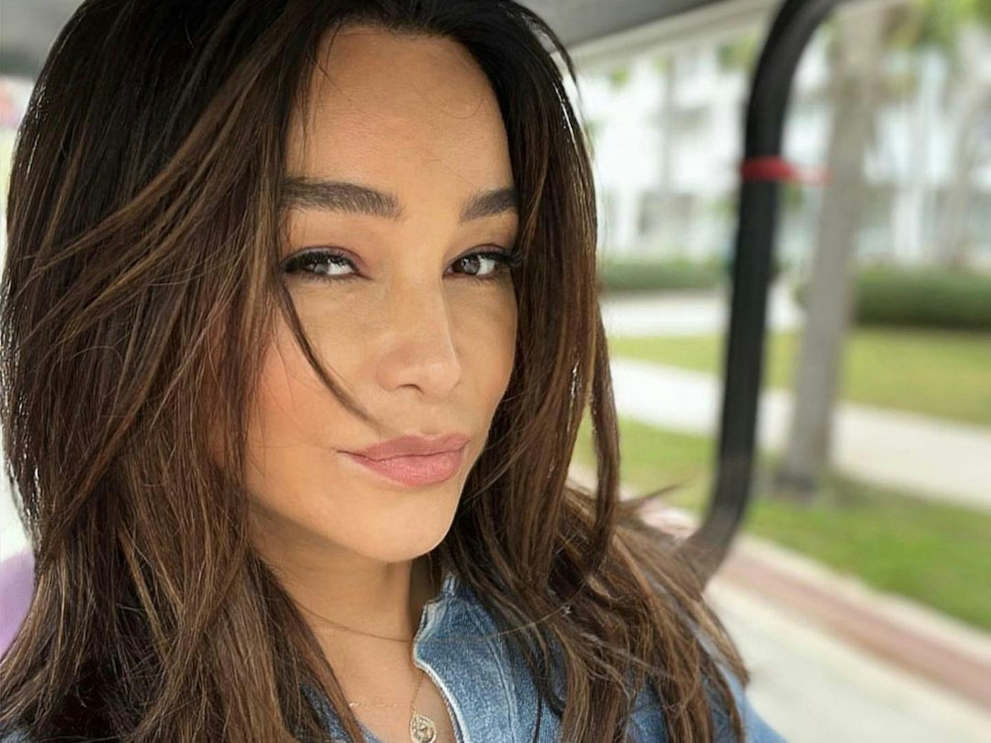 Verona Pooth schaut in die Kamera.