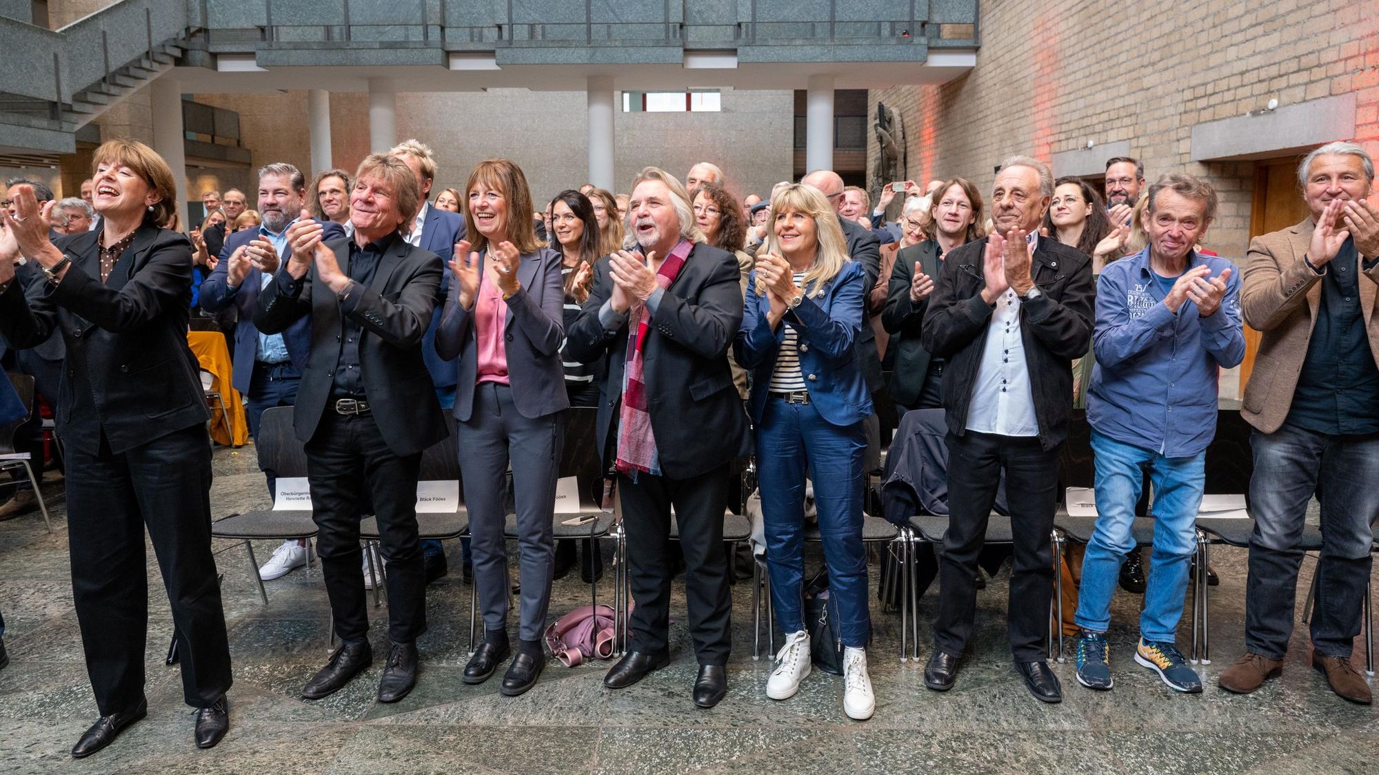 Oberbürgermeisterin Henriette Reker empfängt Bläck Fööss zum 50. Jubiläum.