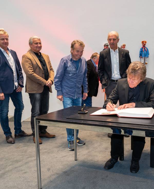 Oberbürgermeisterin Henriette Reker empfängt Bläck Fööss zum 50. Jubiläum.