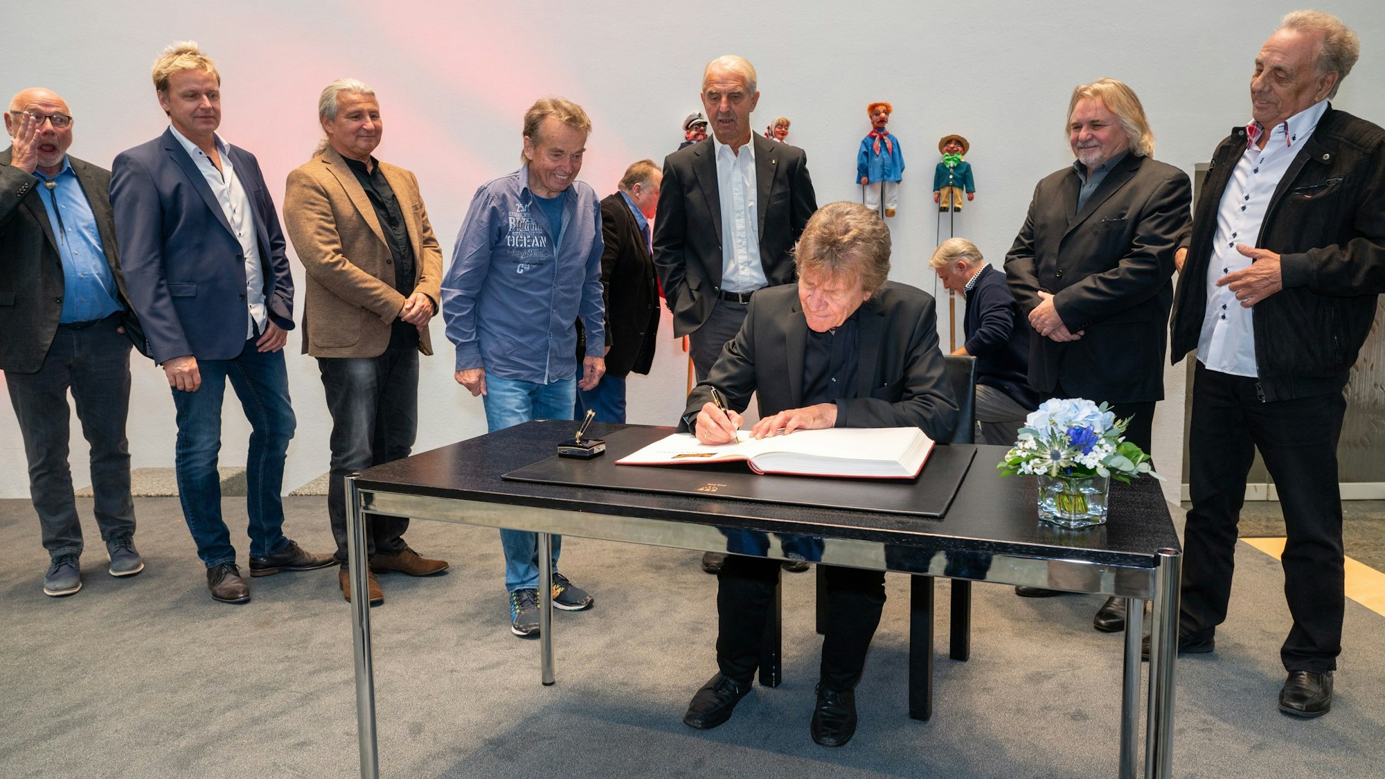 Oberbürgermeisterin Henriette Reker empfängt Bläck Fööss zum 50. Jubiläum.