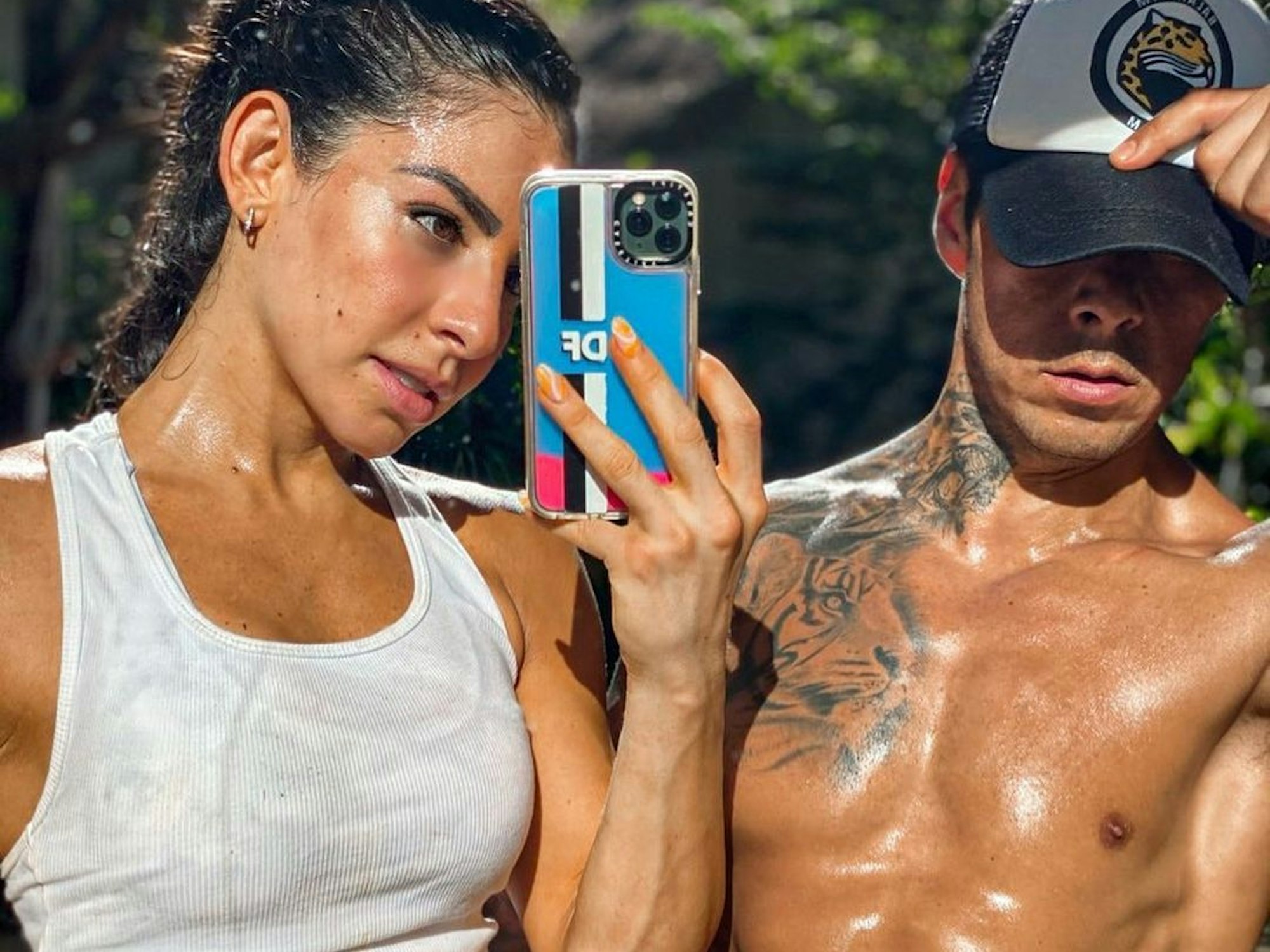 Die beiden Fitness-Influencer und -Trainer Daniela Fainus und Omar Zamitiz posieren auf einem gemeinsamen Foto