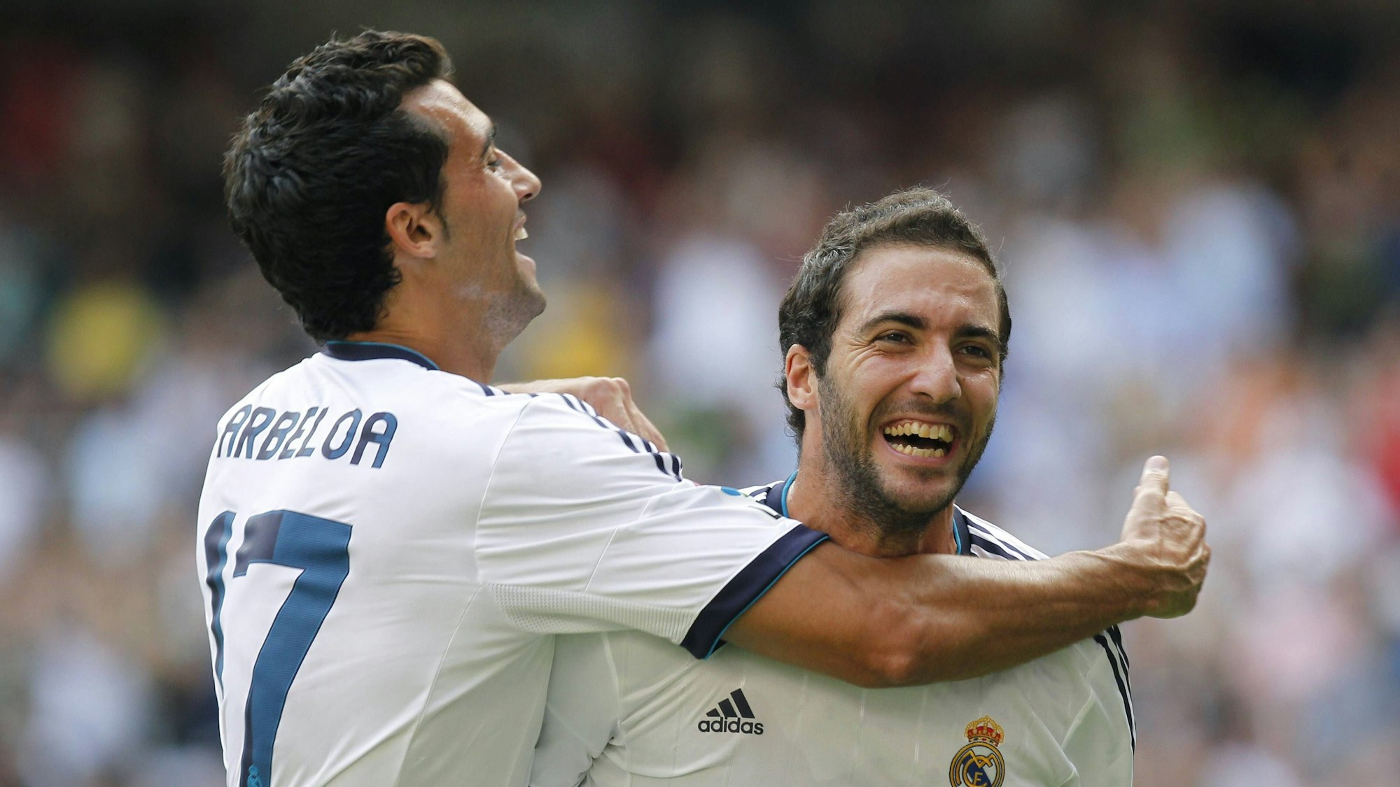Gonzalo Higuaín jubelt mit Alvaro Arbeloa über sein Tor
