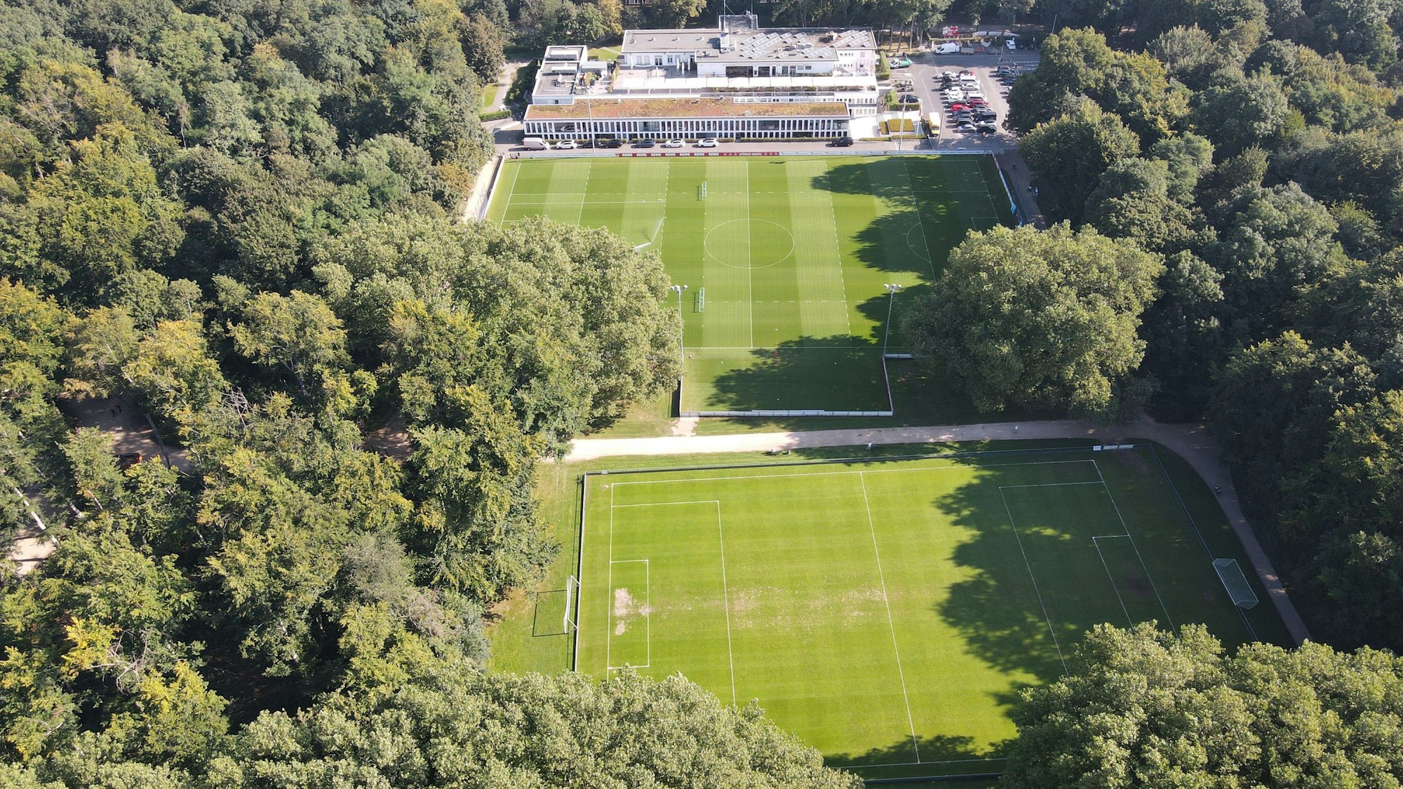 Das Geißbockheim von oben.