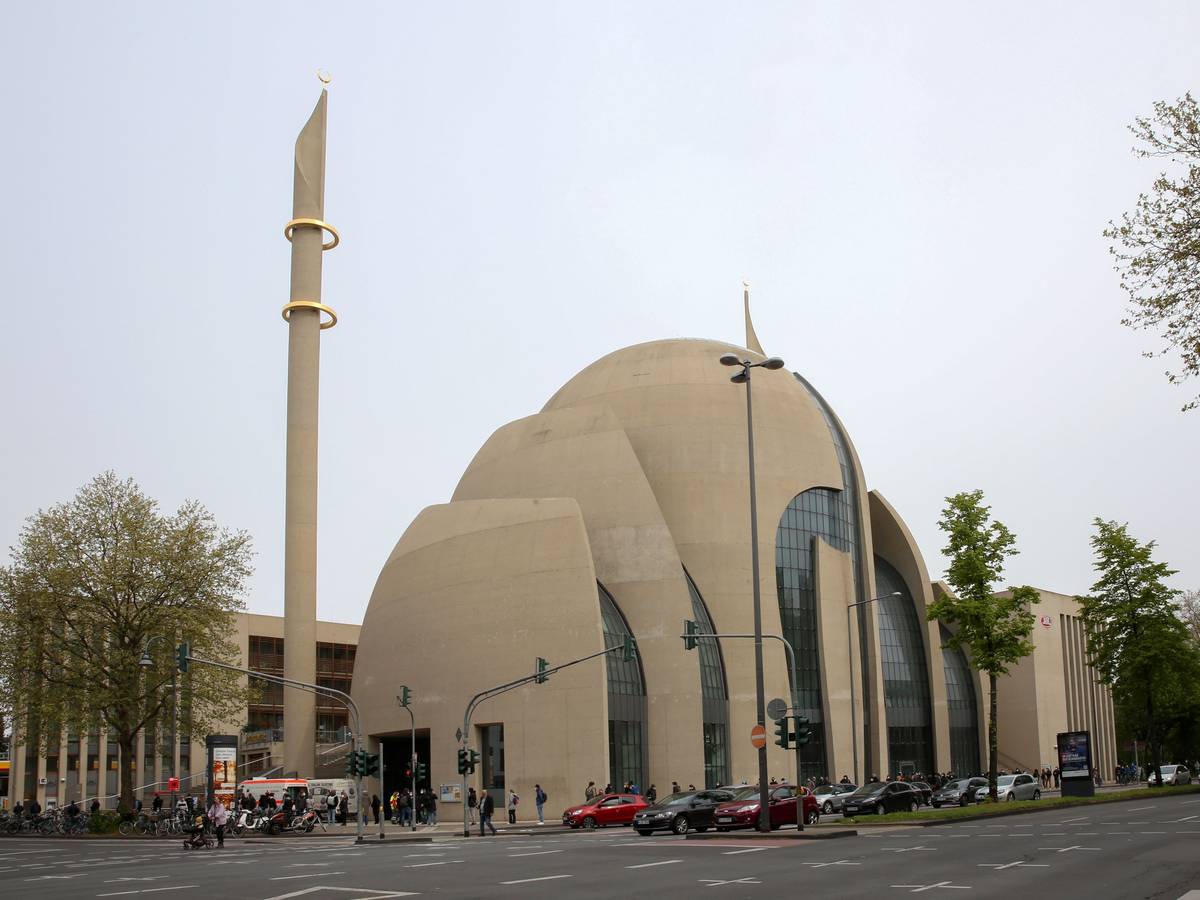 Das Foto zeigt die Kölner Zentralmoschee in Ehrenfeld.
