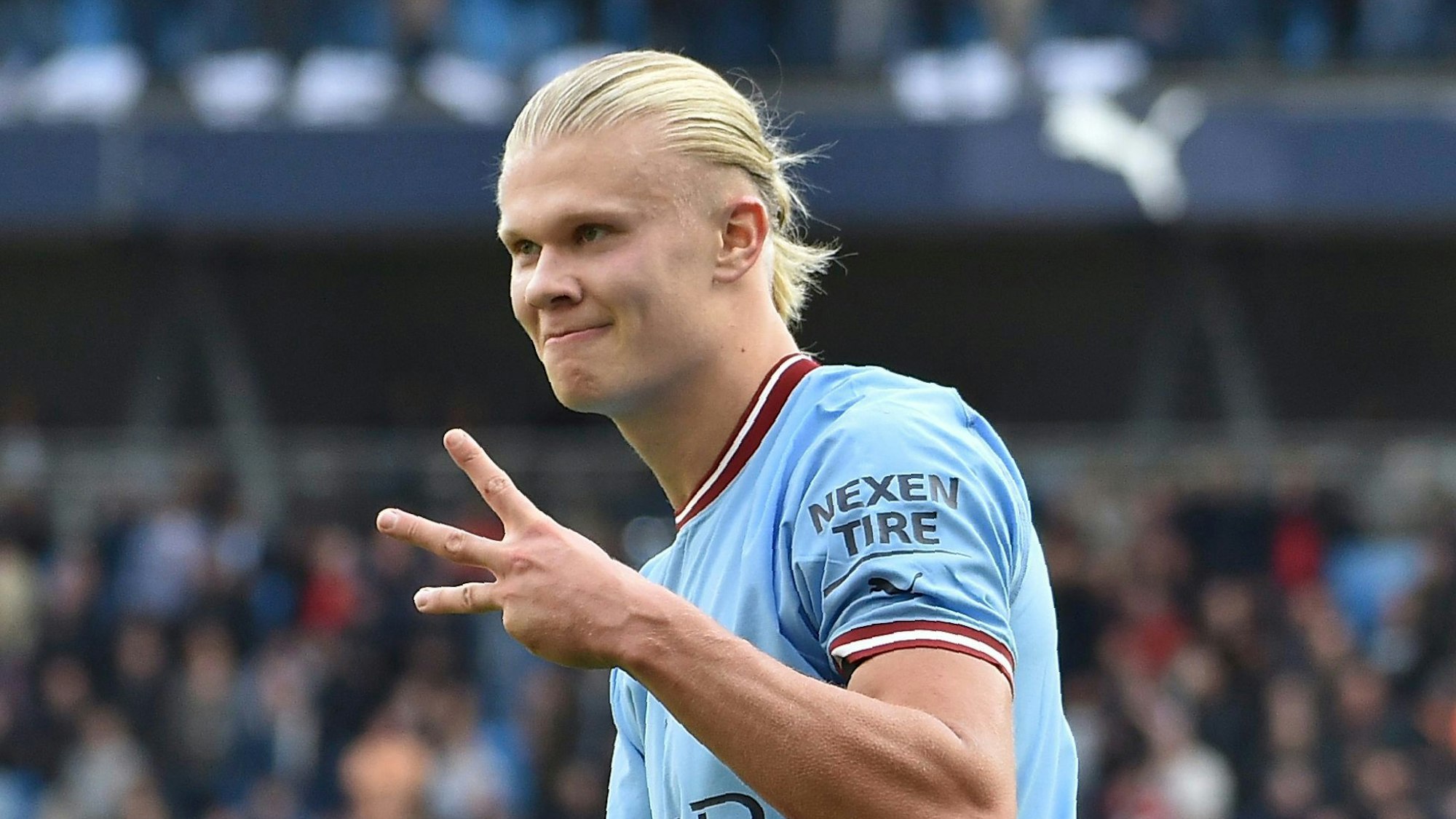 Erling Haaland von Manchester City bejubelt einen Treffer gegen Manchester United.