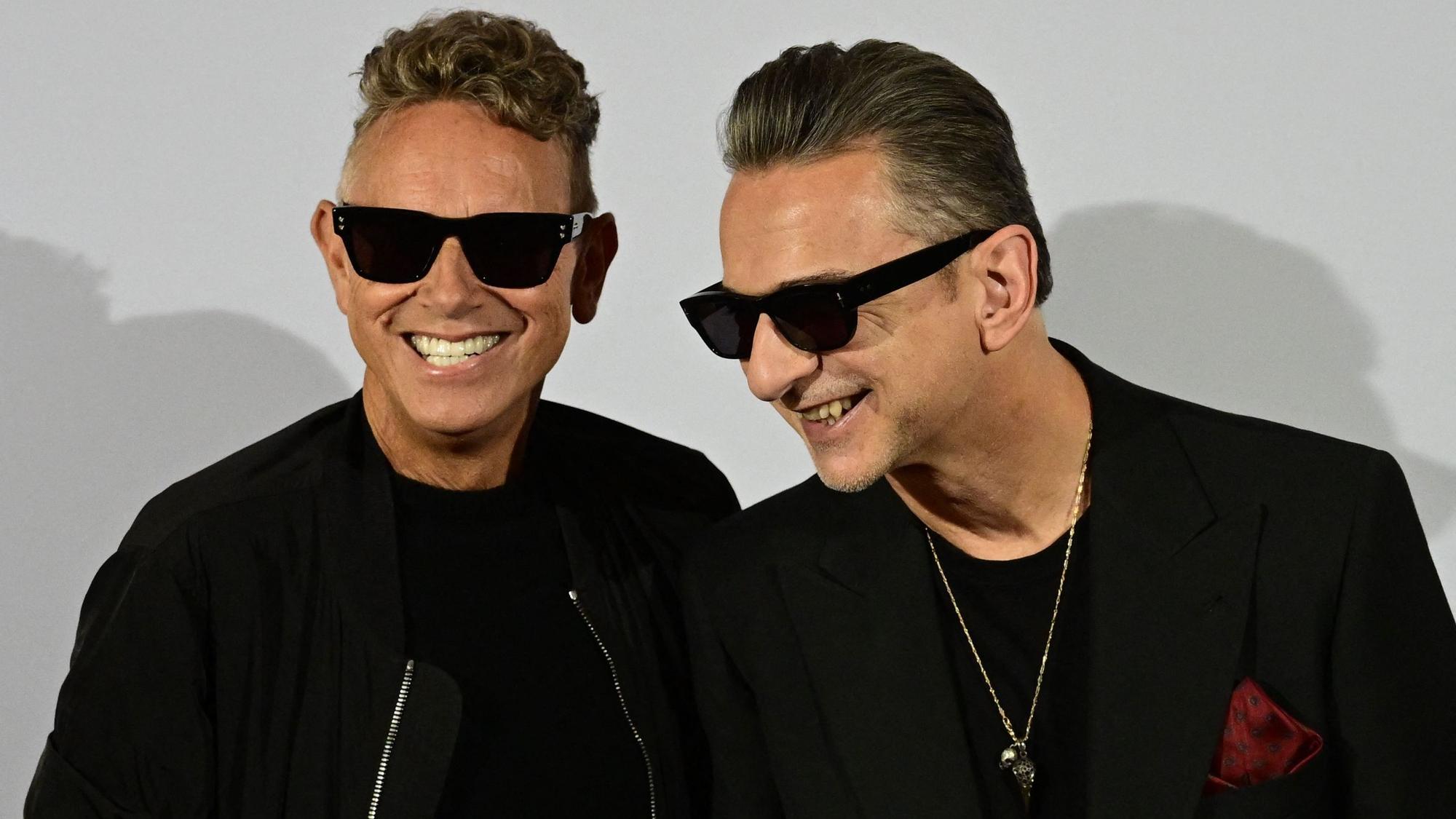 Martin Gore und Dave Gahan bei einer Pressekonferenz.