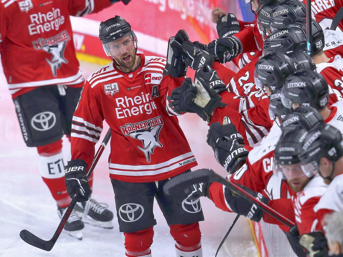 Die Kölner Haie spielten gegen Bremerhaven wie entfesselt. Hier feiert David McIntyre seinen Treffer zum 2:0.