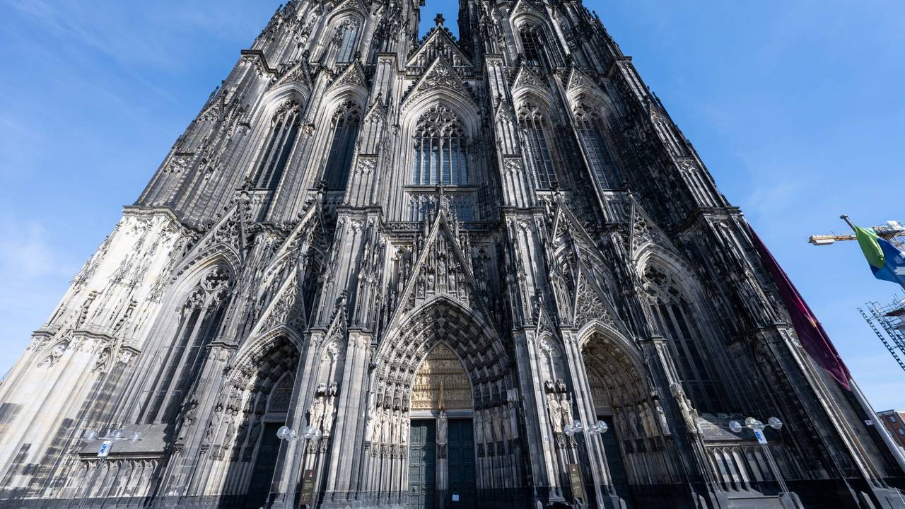Blick auf das Westportal des Kölner Doms
