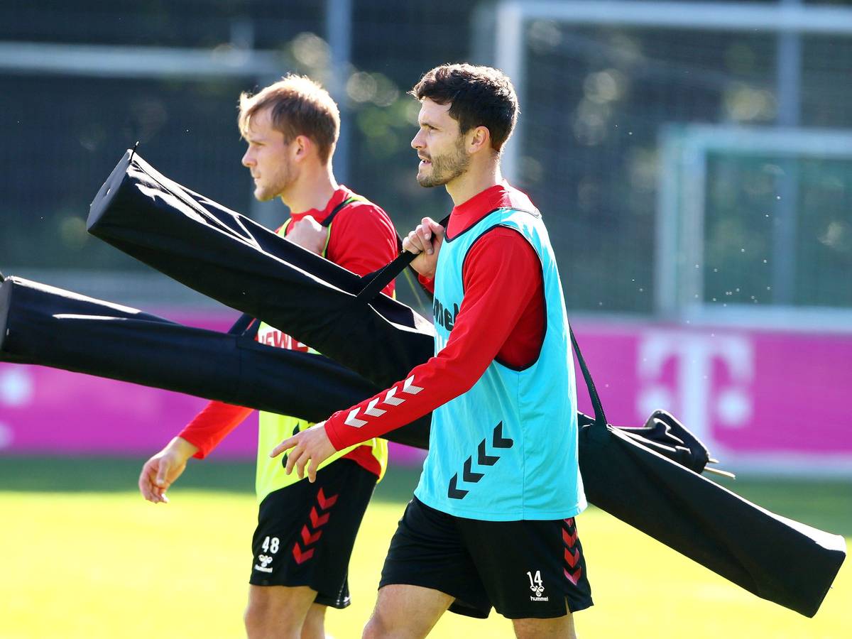1. FC Köln, Training, von links: Georg Strauch, Jonas Hector (1. FC Köln). 04.10.2022, Bild: Herbert Bucco