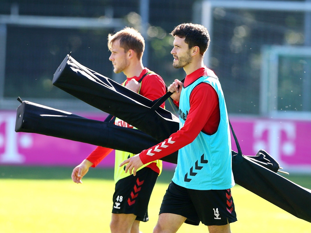 1. FC Köln, Training, von links: Georg Strauch, Jonas Hector (1. FC Köln). 04.10.2022, Bild: Herbert Bucco