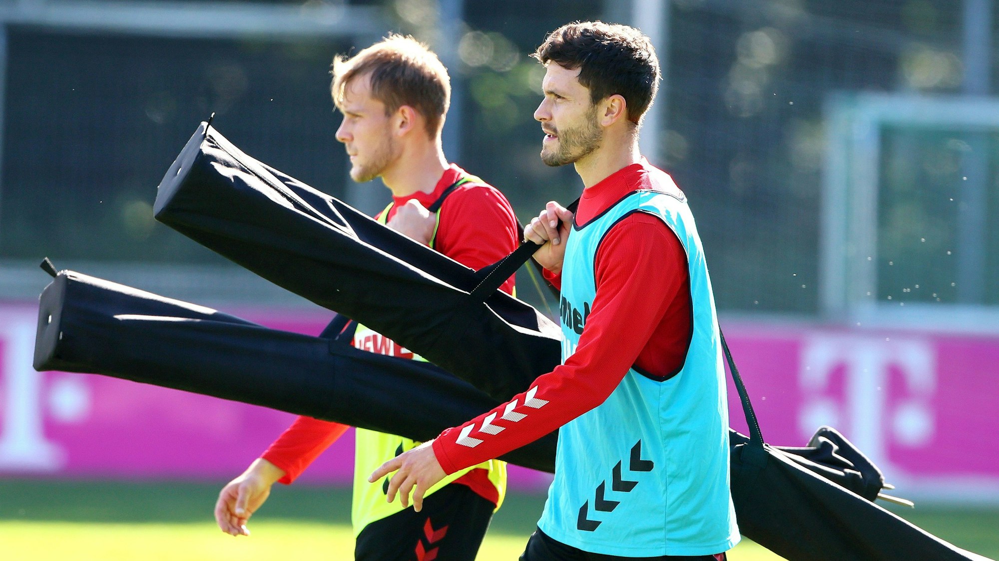 1. FC Köln, Training, von links: Georg Strauch, Jonas Hector (1. FC Köln). 04.10.2022, Bild: Herbert Bucco