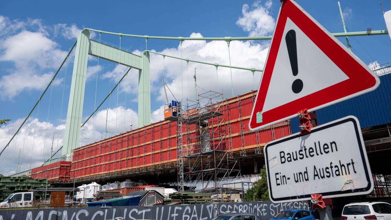 Die Südostrampe der Mülheimer Brücke ist eine Baustelle.