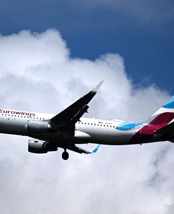 En Eurowings-Flieger geht in die Luft.