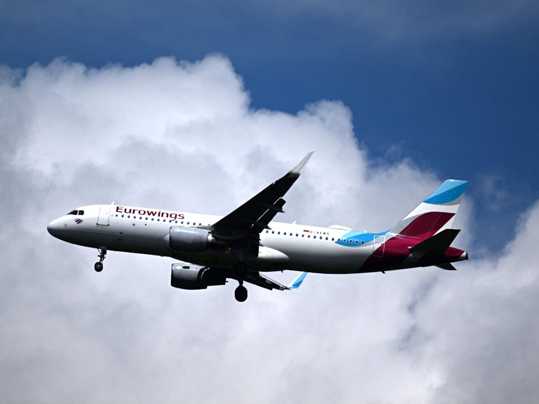 En Eurowings-Flieger geht in die Luft.