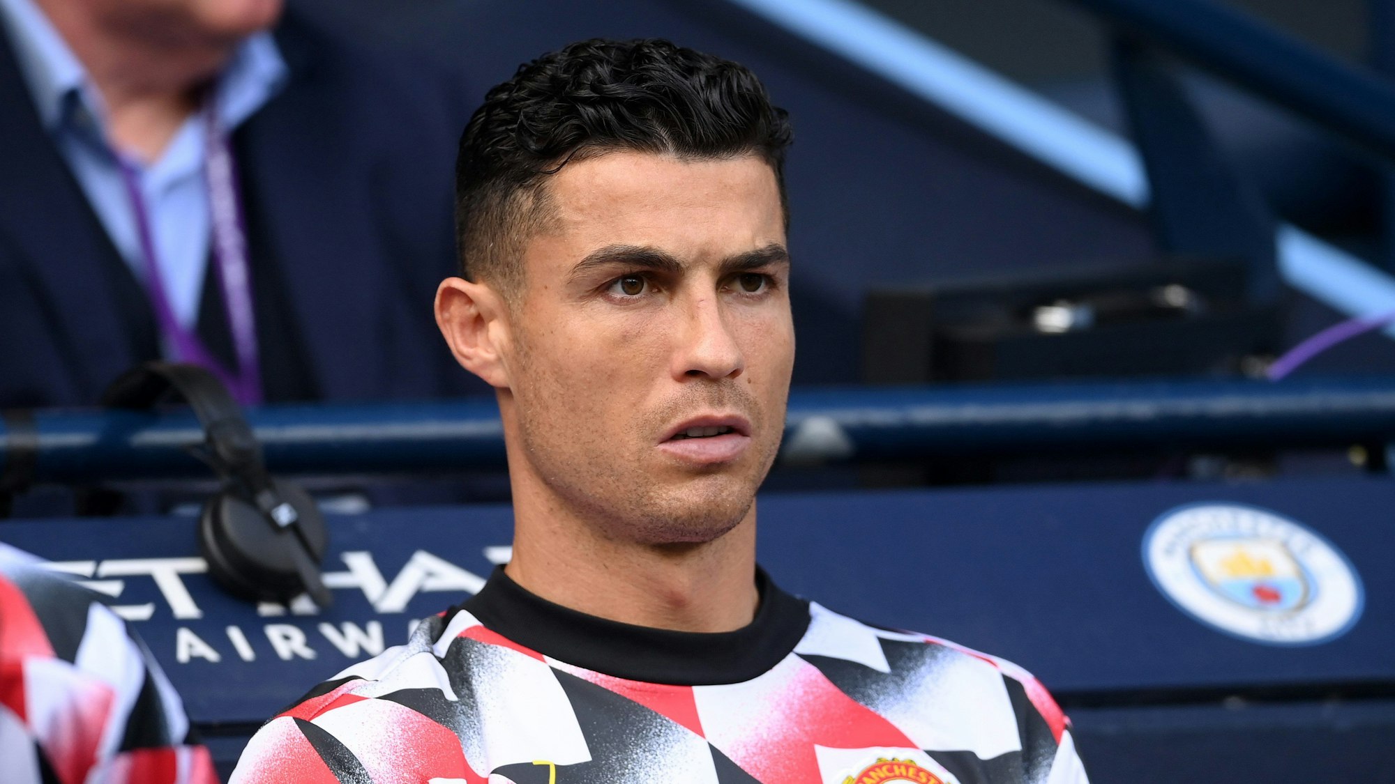 Cristiano Ronaldo sitzt bei Manchester United auf der Ersatzbank.