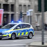 Einsatzfahrzeuge der Polizei am Neumarkt.
