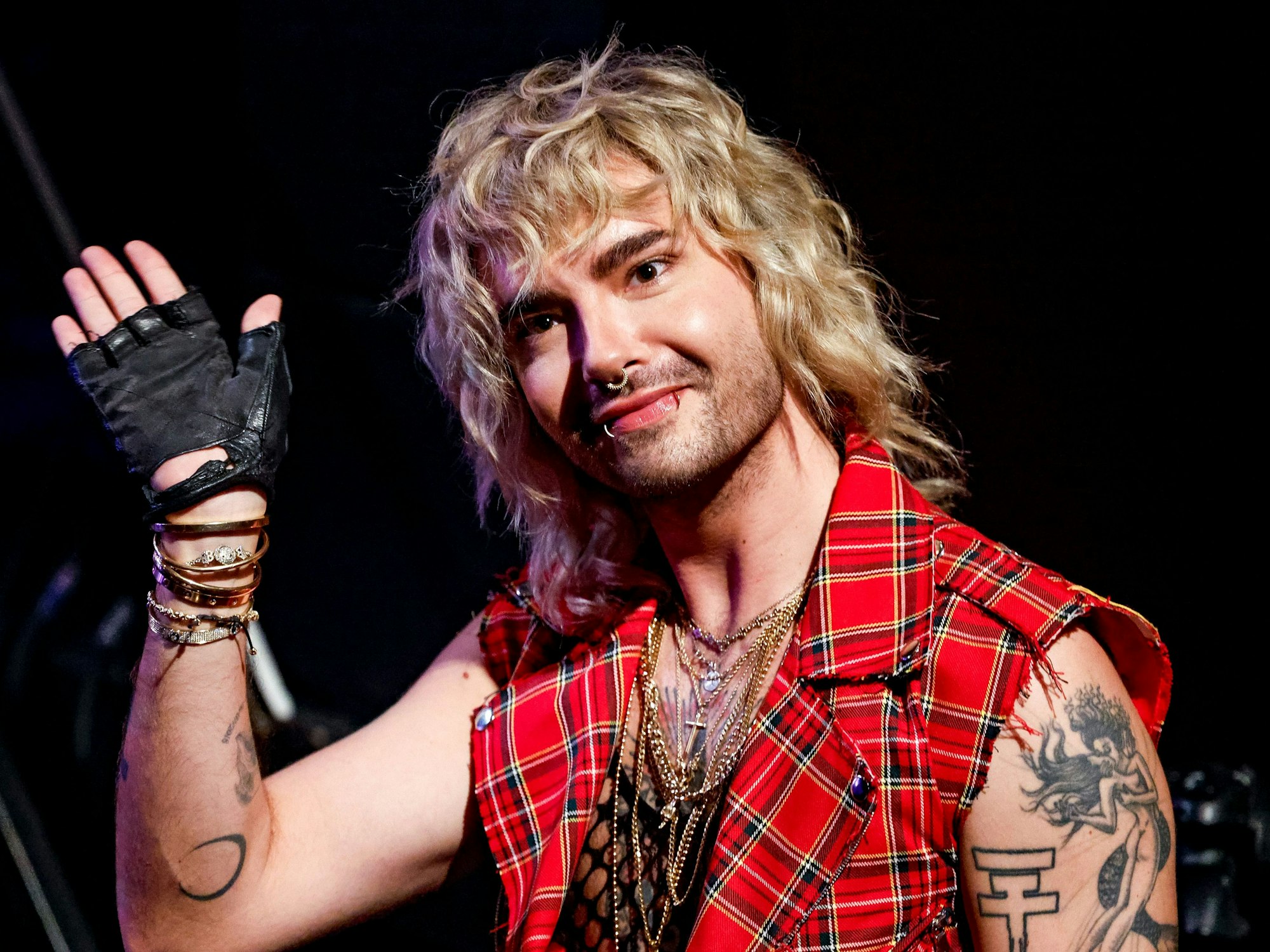 Designer, Musiker und Buchautor Bill Kaulitz steht am 24. September 2022 in Hamburg bei der Verleihung des Anchor Award 2022 im Rahmen des Reeperbahn-Festivals auf der Bühne.