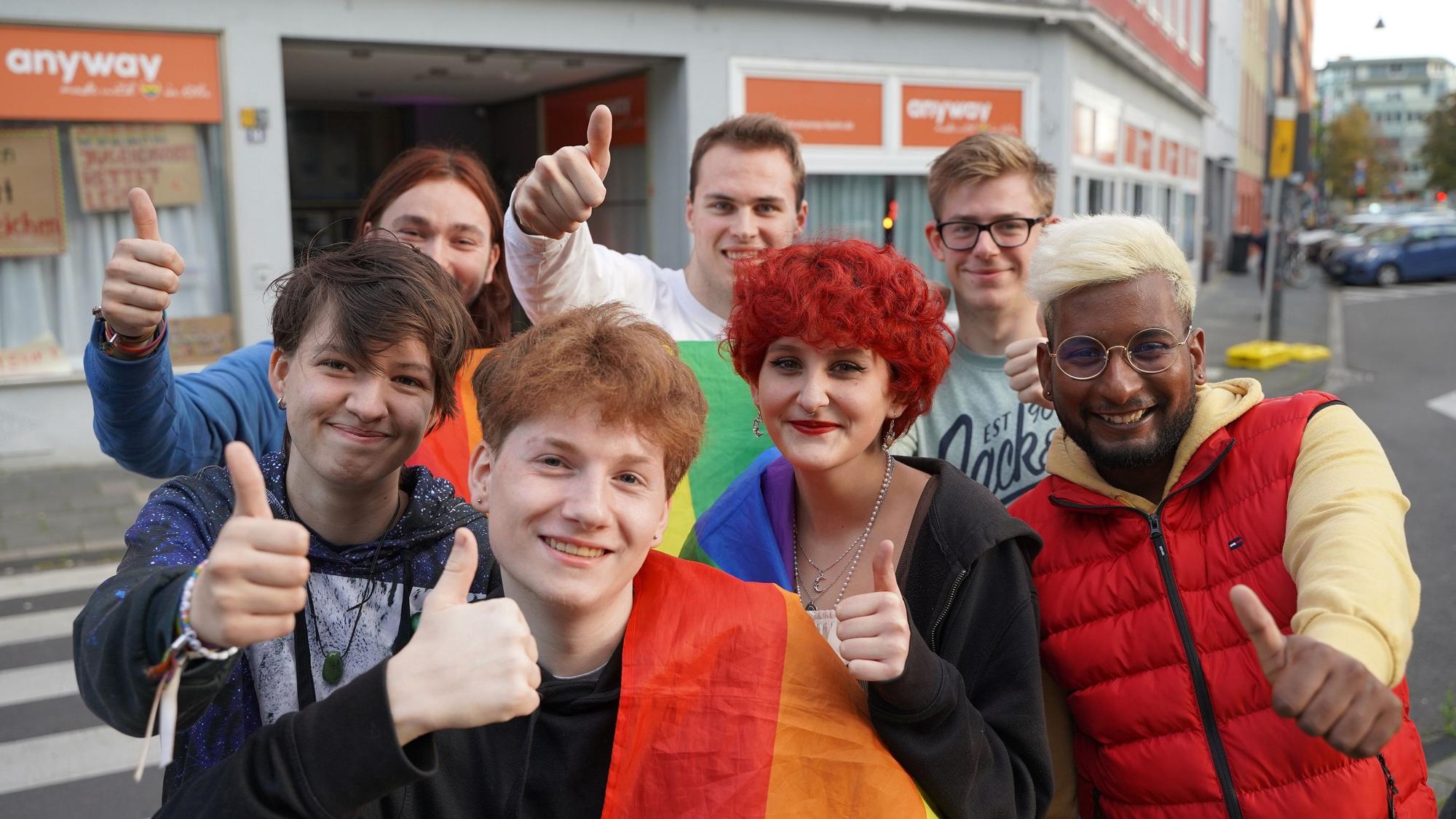 Die LGBTQI+-Community unterstützt die Jugendberatungsstelle anyway in Köln.