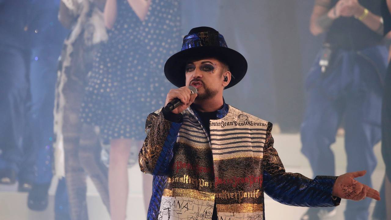 Der Sänger Boy George tritt während der letzten Haute Couture-Kollektion Frühjahr/Sommer 2020 von Jean Paul Gaultier auf.