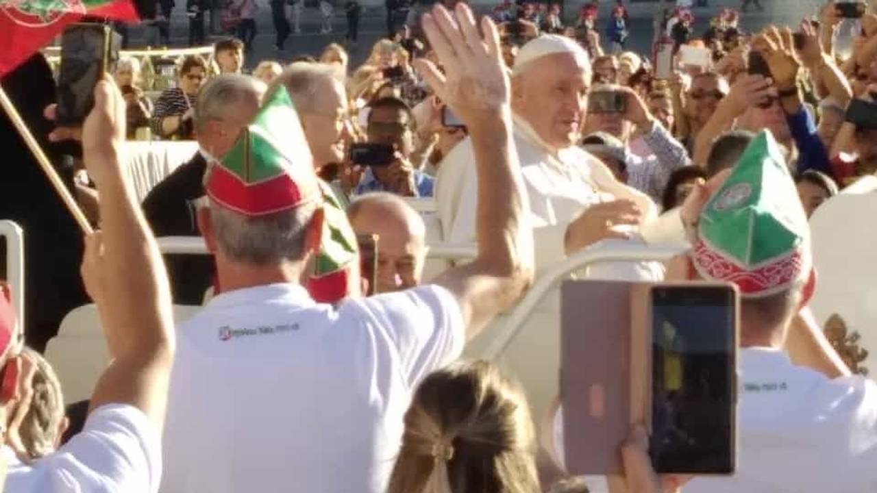 Papst Franziskus bei der Audienz in Rom auf dem Petersplatz.