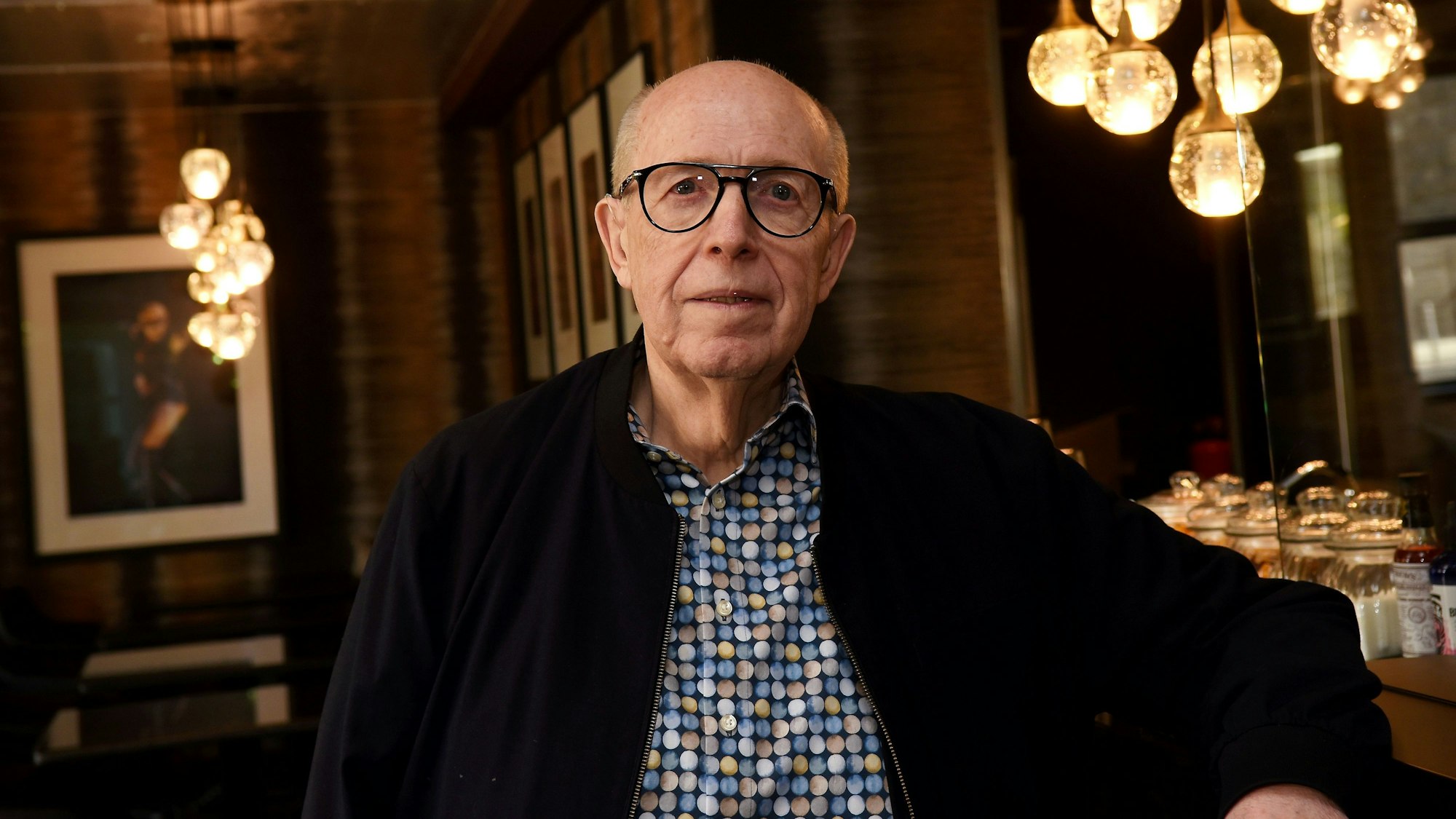 Reiner Calmund posiert im Hyatt-Hotel.