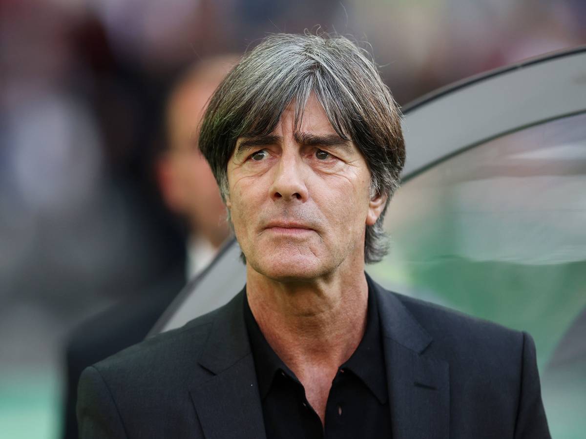 Der ehemalige Bundestrainer Joachim Löw vor dem Spiel.