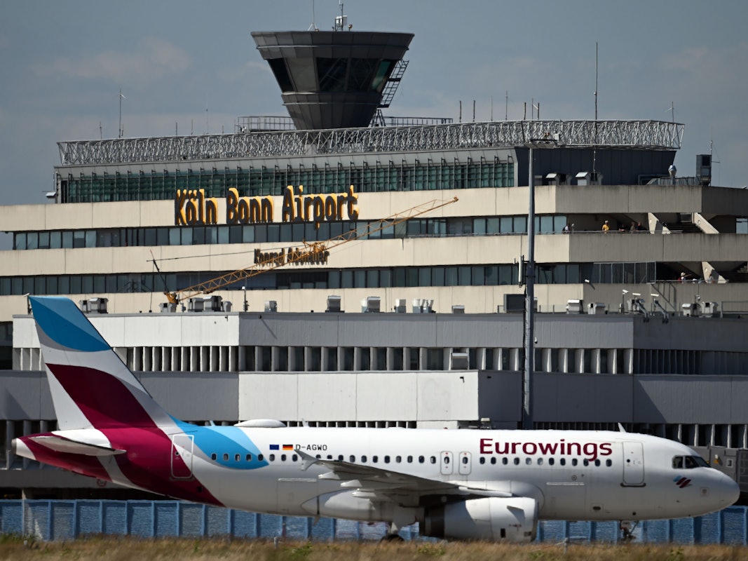 Blick auf das Gebäude des Flughafens Köln/Bonn. Jetzt wurde der Winterflugplan vorgestellt.