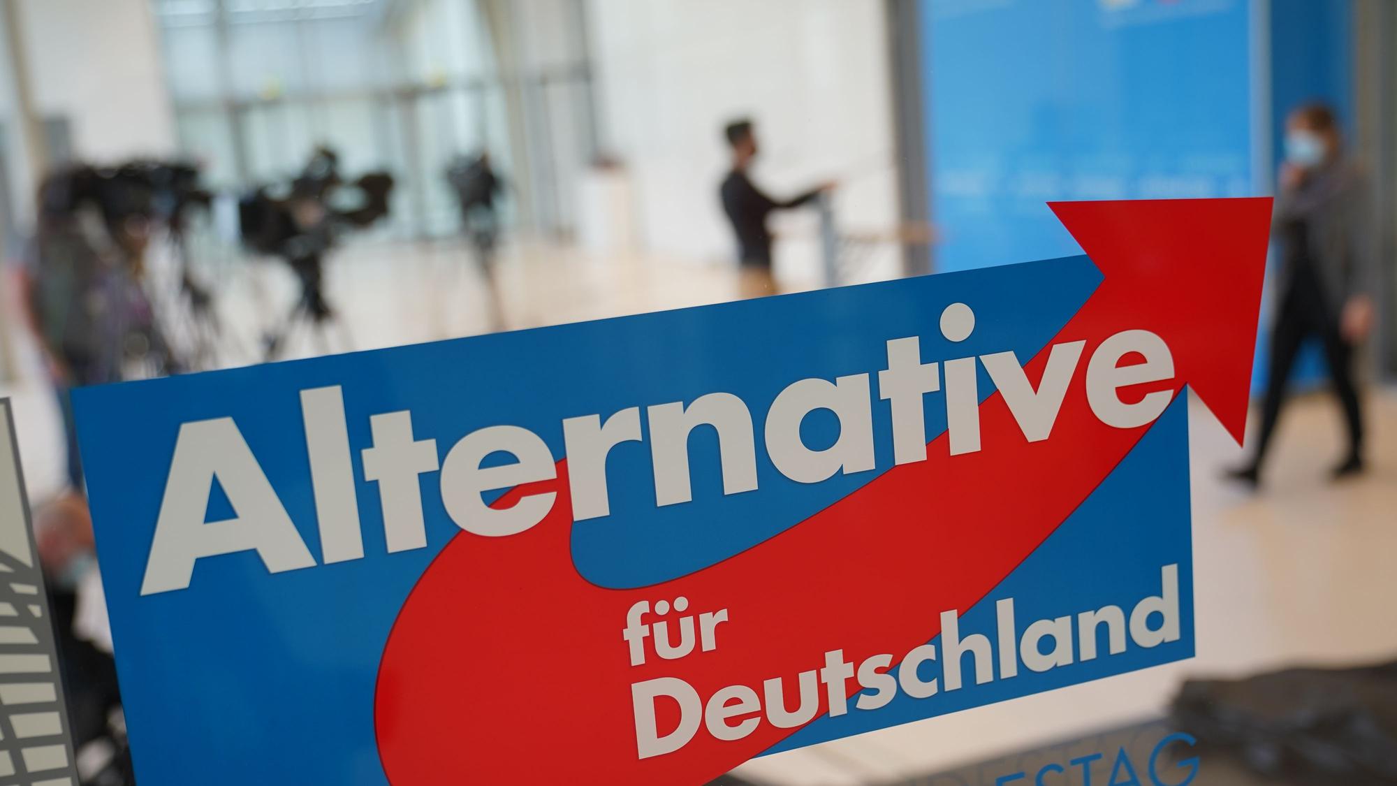 Das AfD Logo am Eingang zum Fraktionssaal der AfD im Deutschen Bundestag.