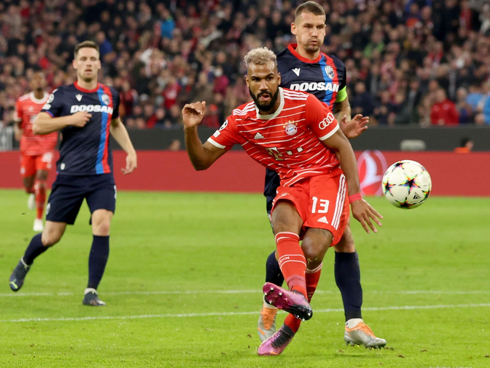 Eric Maxim Choupo-Moting schießt das 5:0 gegen Viktoria Pilsen.