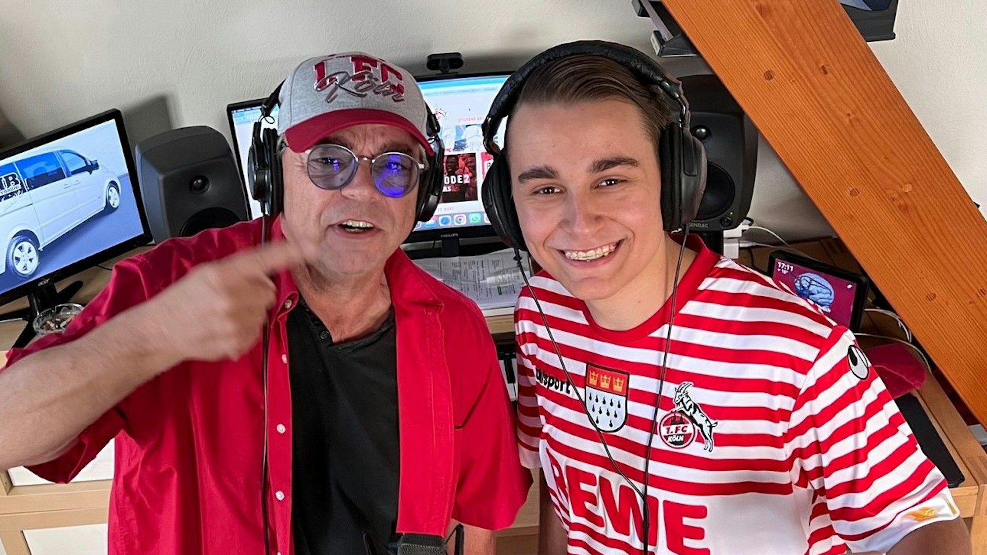 Micky Brühl (l.) und Stefan Dahm singen "Die rote Wand".