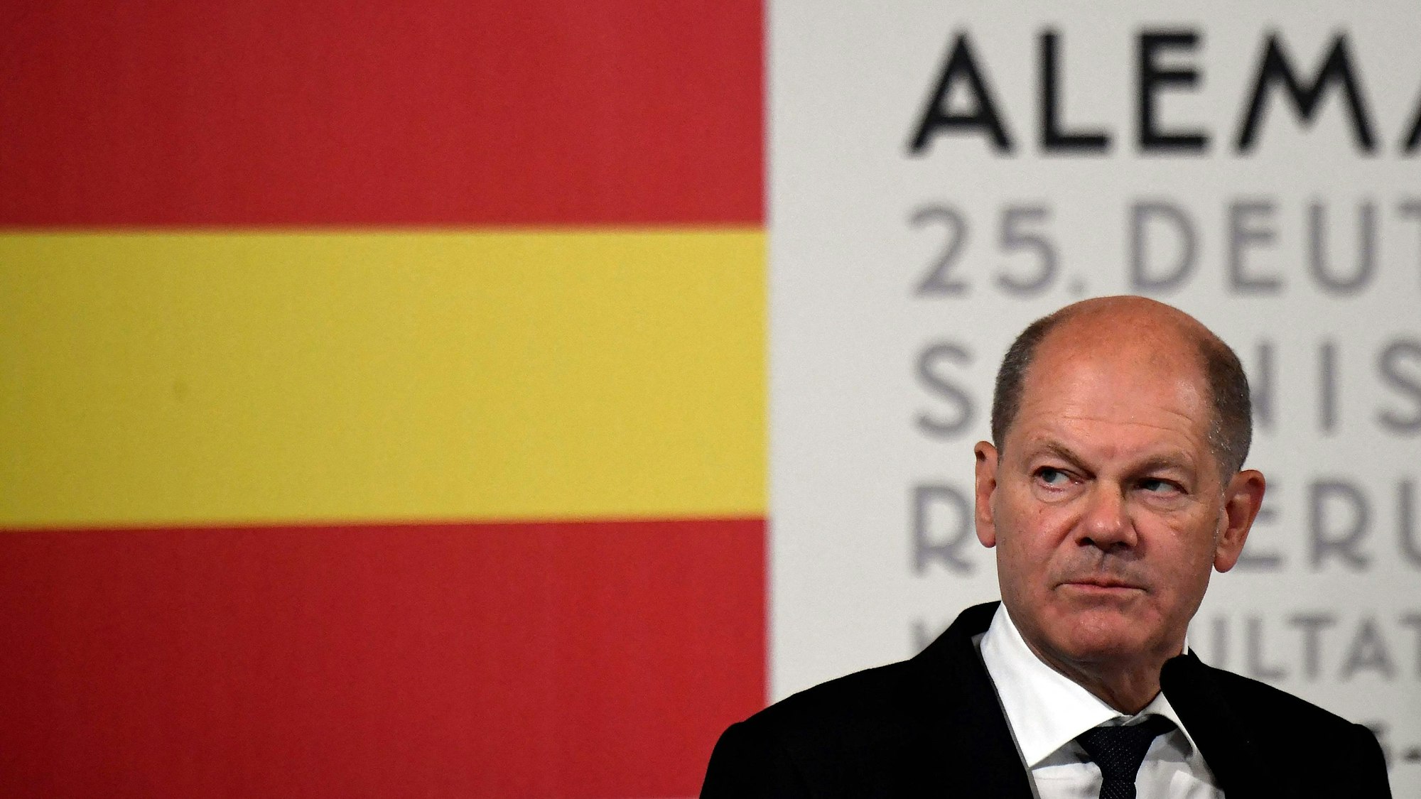 Bundeskanzler Olaf Scholz auf einer Pressekonferenz am 5. Oktober 2022 im Rahmen seines Besuchs in Spanien