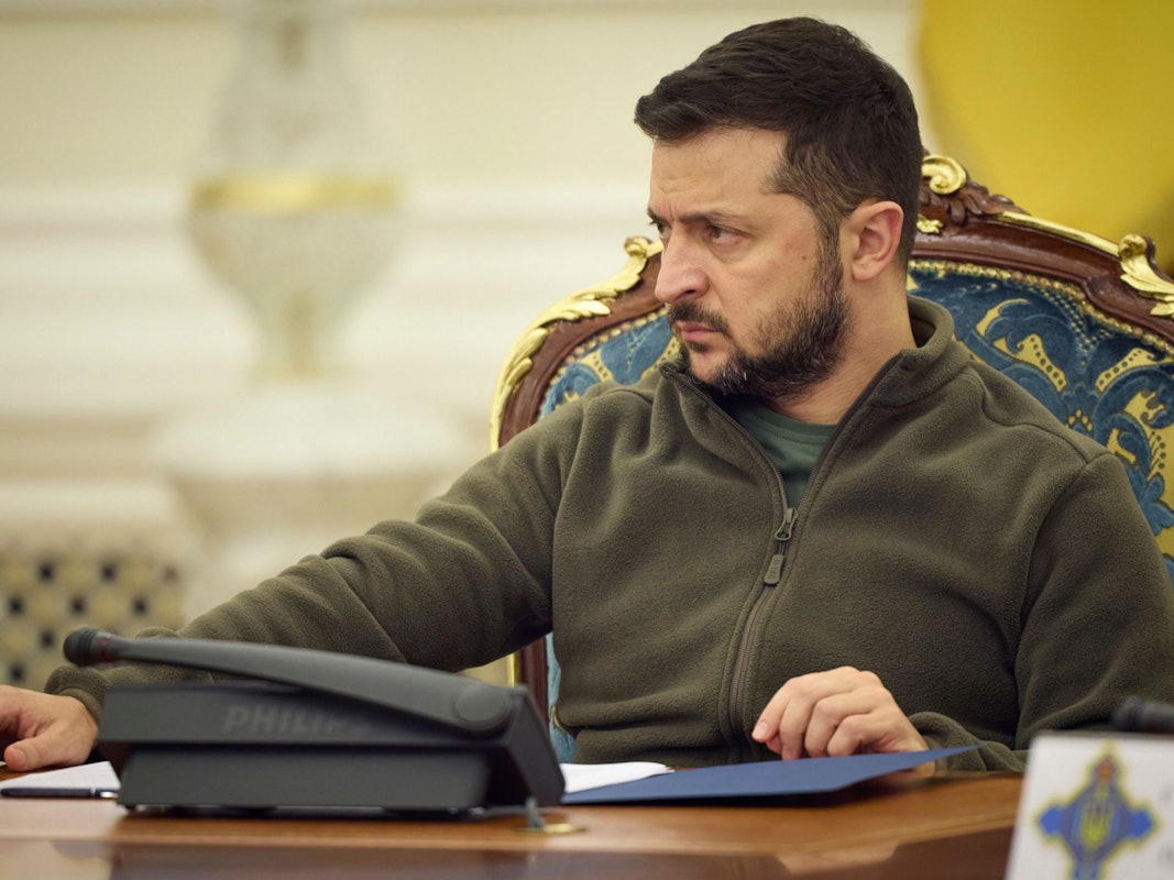 Auf diesem vom Pressebüro des ukrainischen Präsidenten veröffentlichten Foto leitet Wolodymyr Selenskyj, Präsident der Ukraine, eine Sitzung des Nationalen Sicherheits- und Verteidigungsrates.