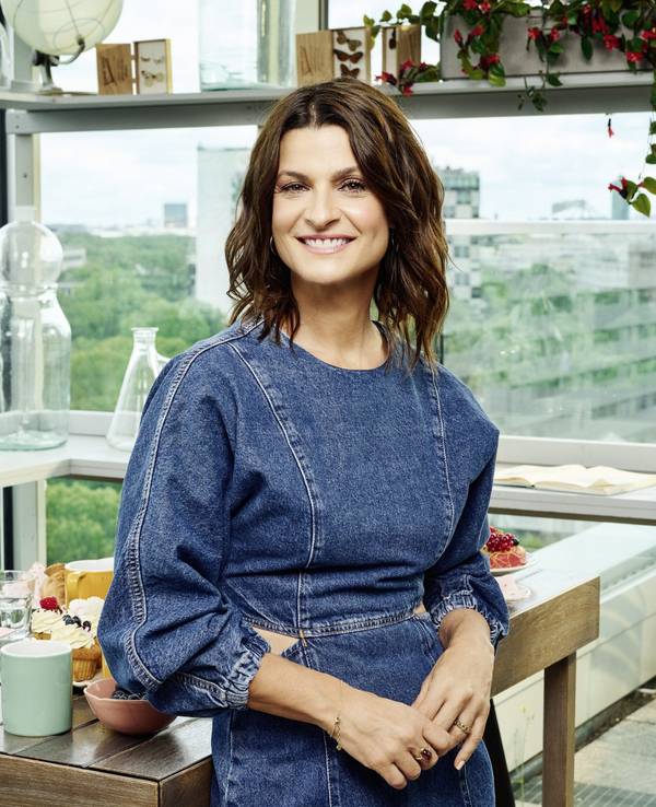 SAT.1-„Frühstücksfernsehen“-Moderatorin Marlene Lufen posiert hier für ein Pressefoto der Show.