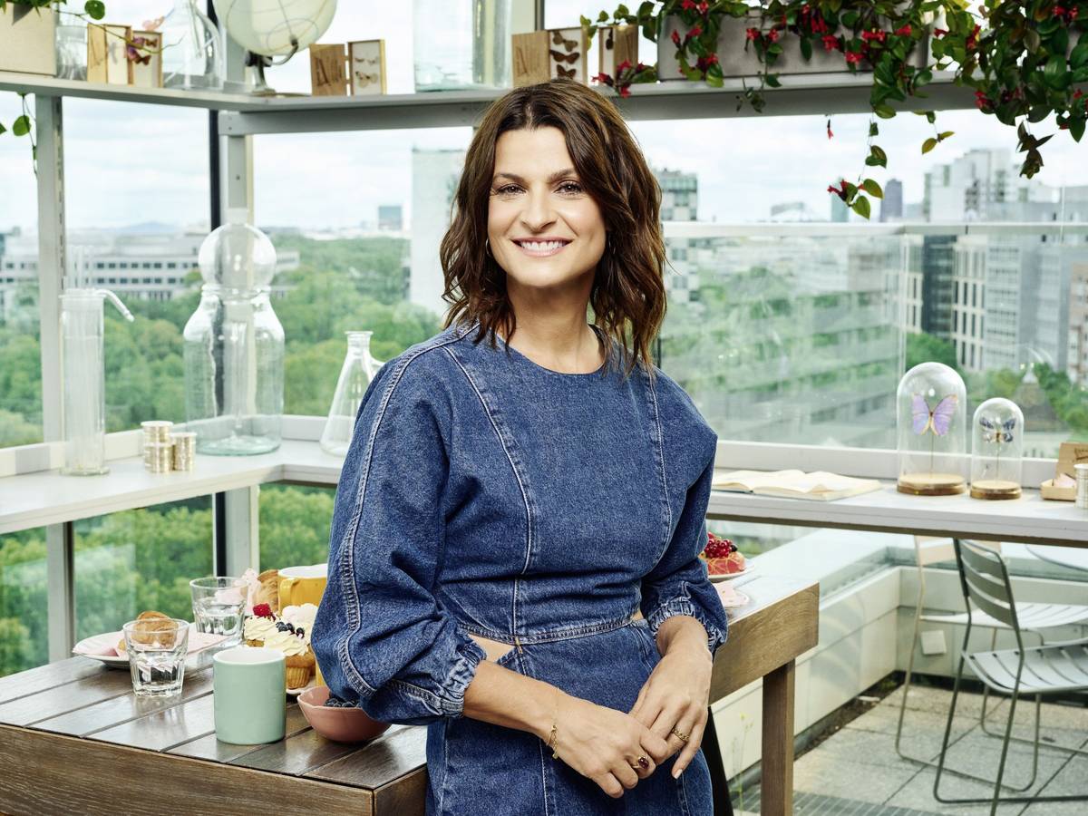 SAT.1-„Frühstücksfernsehen“-Moderatorin Marlene Lufen posiert hier für ein Pressefoto der Show.