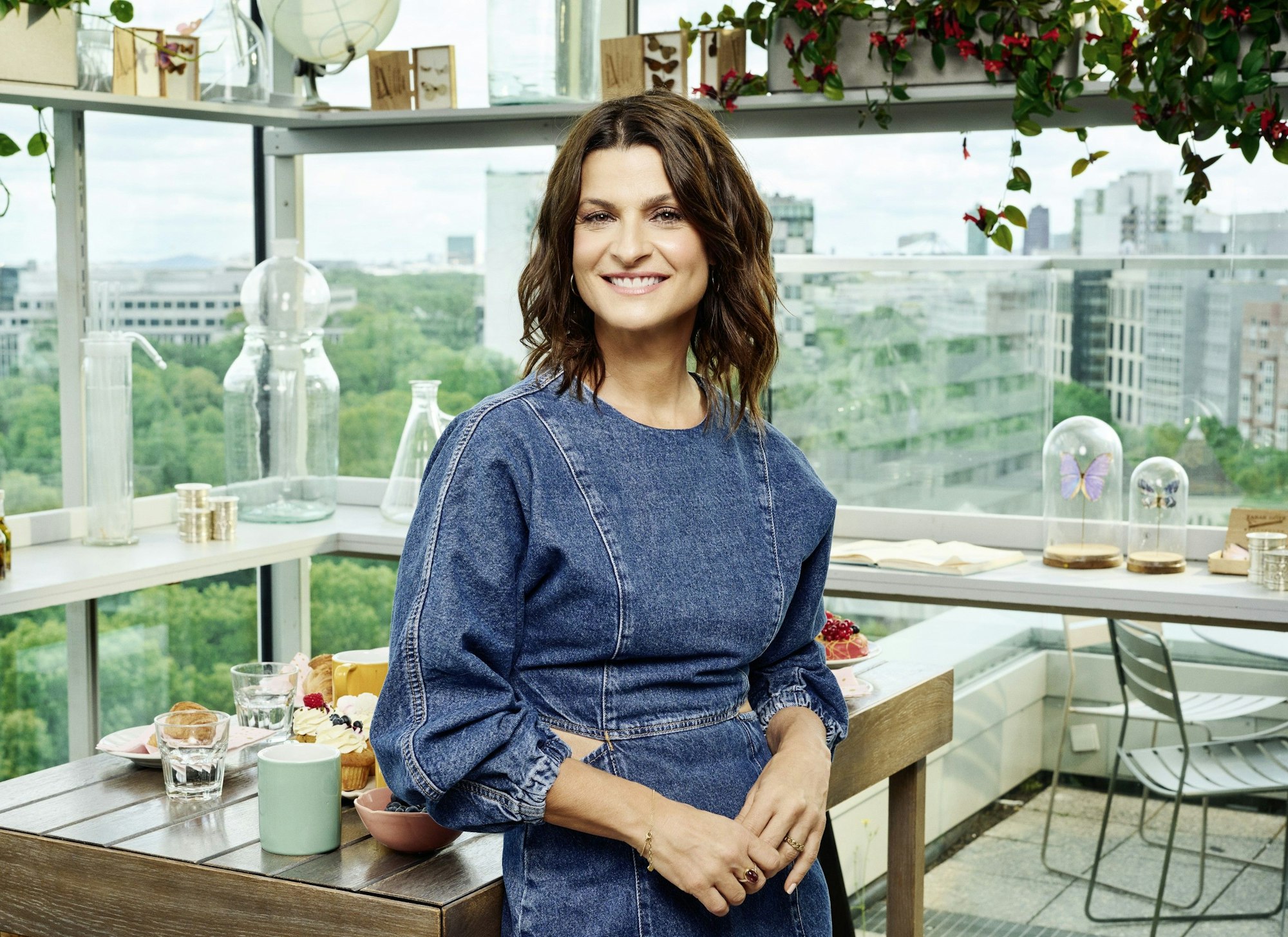 SAT.1-„Frühstücksfernsehen“-Moderatorin Marlene Lufen posiert hier für ein Pressefoto der Show.
