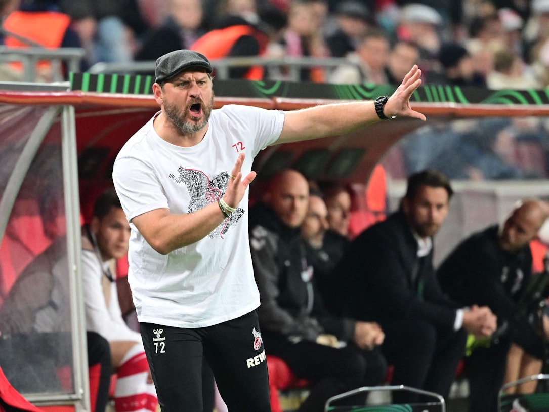 Trainer Steffen Baumgart beim Conference-League-Heimspiel des 1. FC Köln gegen Partizan Belgrad
